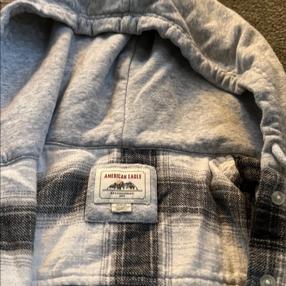 American Eagle Outfitters Checkered Hooded flannel.  Distressed. - Picture 2 of 5